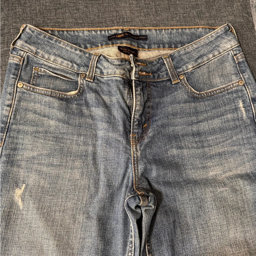 Classic Levi’s Denim Jeans - Picture 2 of 8